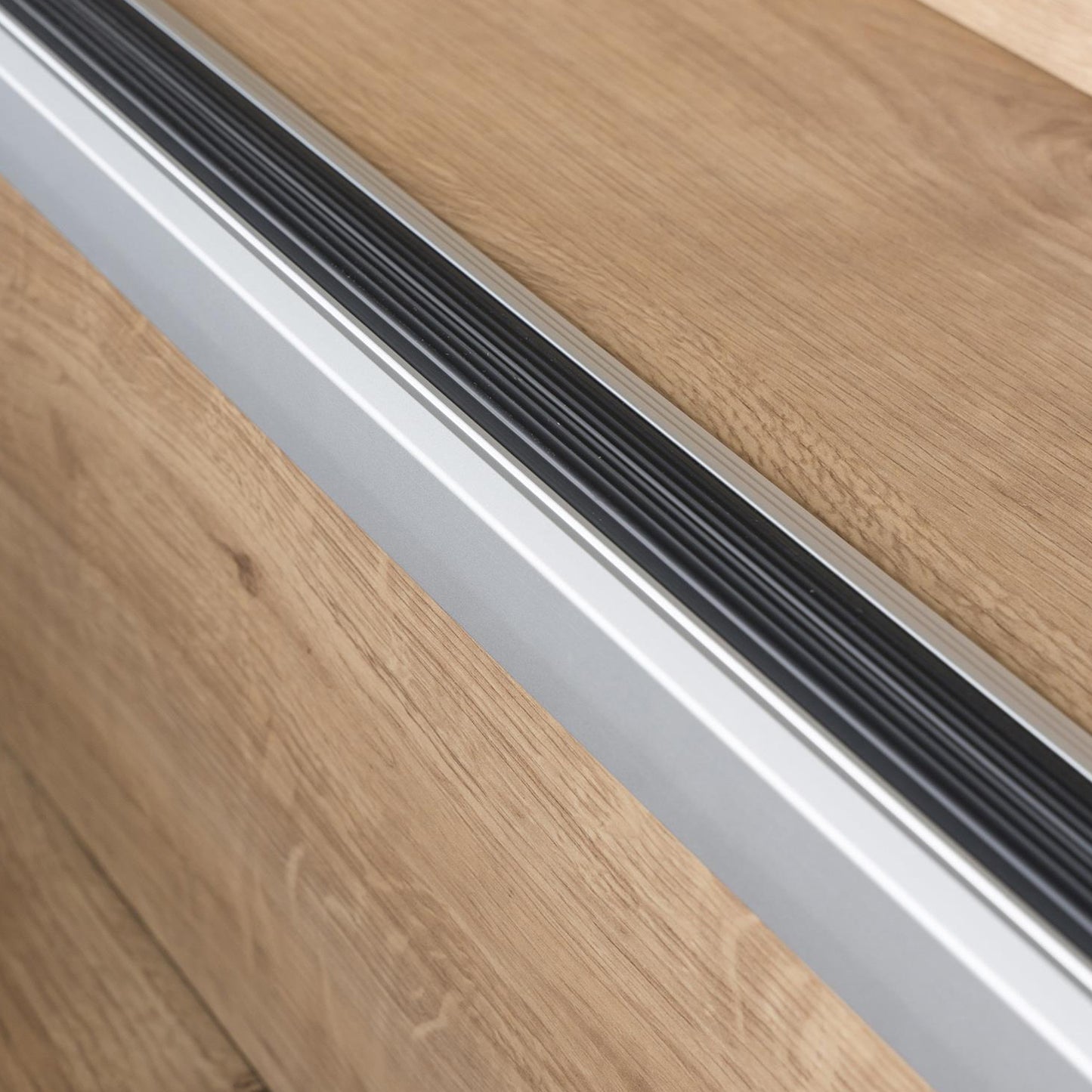 Non Slip Corner Edge Trim Anodised Aluminium Stair Nosing Edge Trim Step Nosing 1.2m