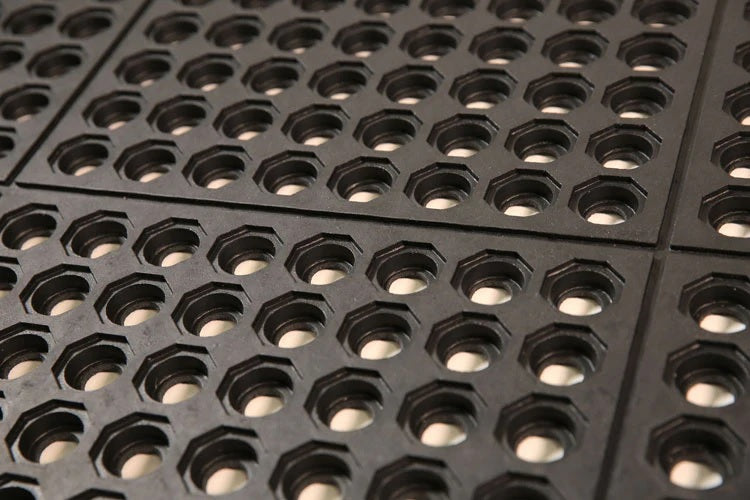Interlocking Agriculture Rubber Safety Matting With Holes