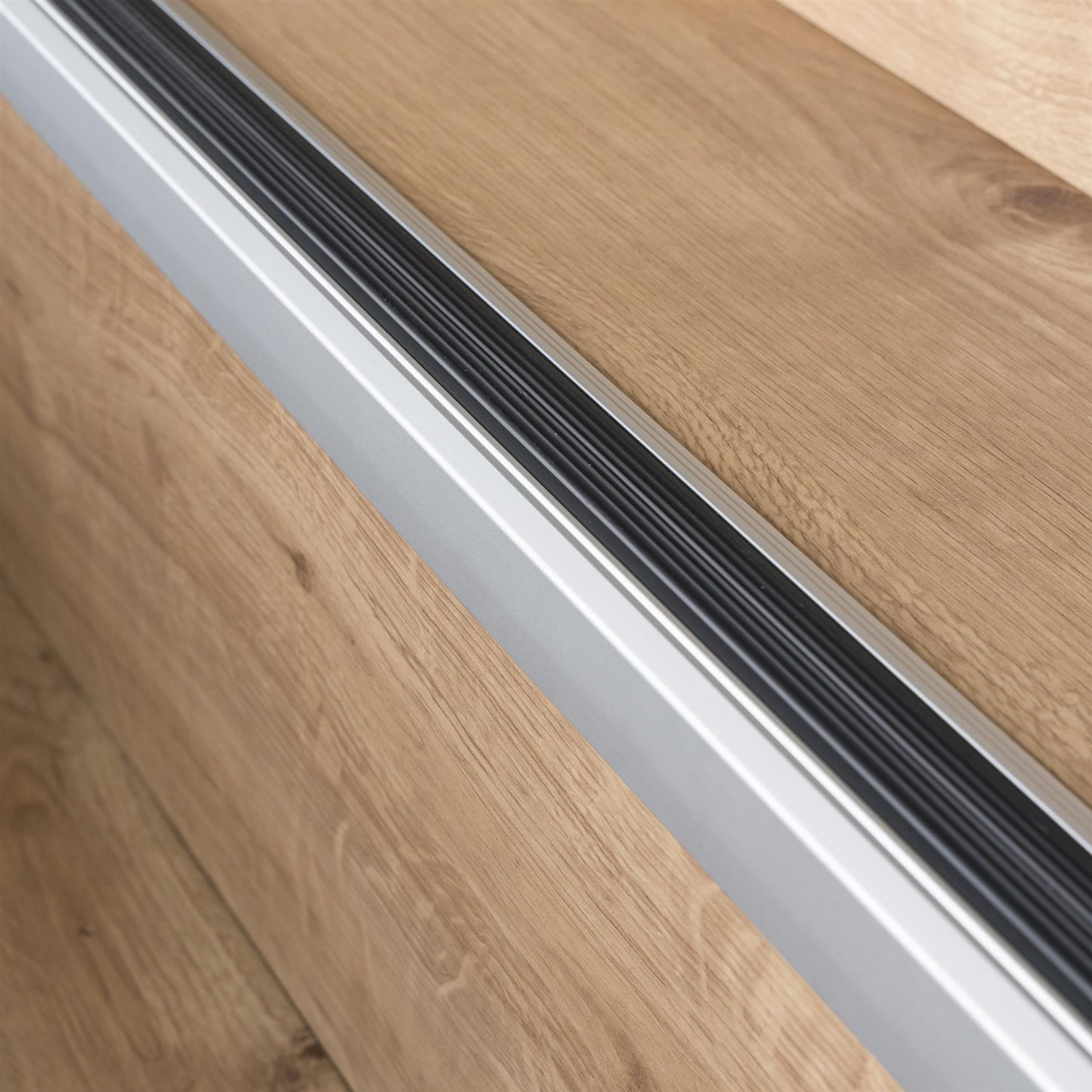 Non Slip Corner Edge Trim Anodised Aluminium Stair Nosing Edge Trim Step Nosing 1.2m