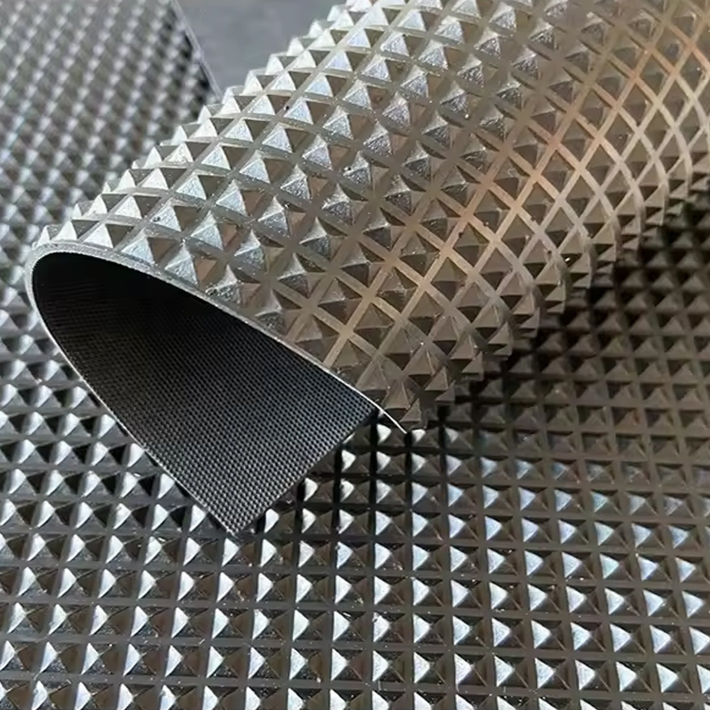 Anti Skid Pyramid Floor Walkway Mat Shock Absorption Rubber Flooring Wet Area Mat